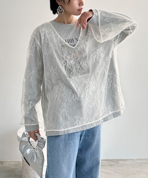 Doux archives（ドゥアルシーヴ）の「V ネックレースブラウス（シャツ/ブラウス・レディース・アイボリー/ベージュ/ブラック・38）」の2枚目の写真