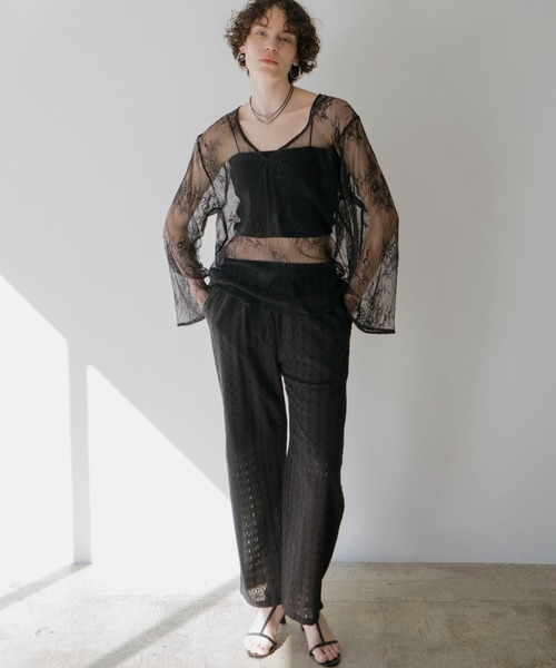 Doux archives（ドゥアルシーヴ）の「V ネックレースブラウス（シャツ/ブラウス・レディース・アイボリー/ベージュ/ブラック・38）」の5枚目の写真