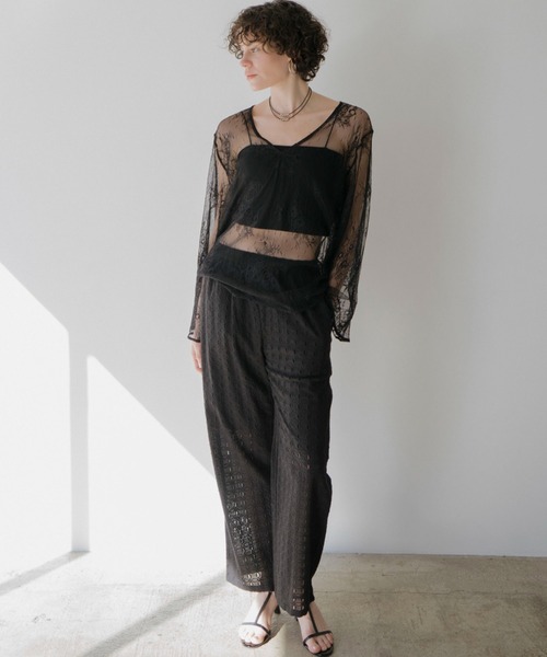 Doux archives（ドゥアルシーヴ）の「V ネックレースブラウス（シャツ/ブラウス・レディース・アイボリー/ベージュ/ブラック・38）」の7枚目の写真