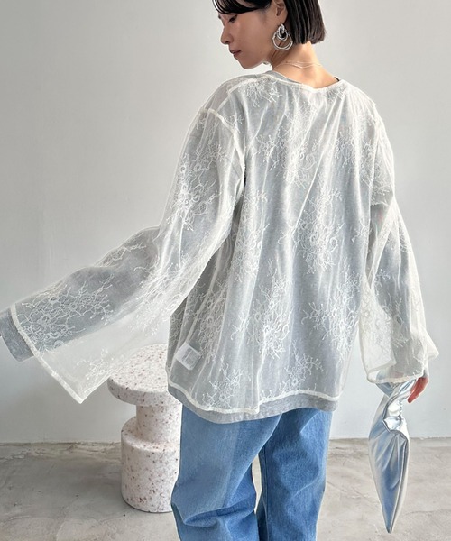 Doux archives（ドゥアルシーヴ）の「V ネックレースブラウス（シャツ/ブラウス・レディース・アイボリー/ベージュ/ブラック・38）」の21枚目の写真