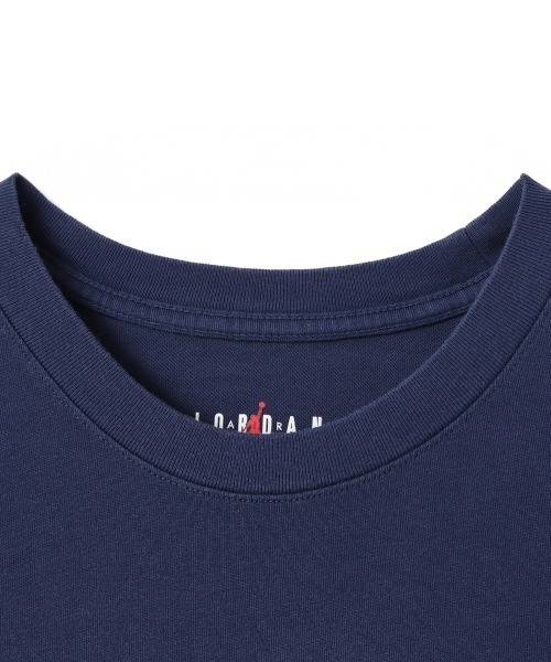 JORDAN BRAND（ジョーダンブランド）の「JORDAN BRAND M J FLT ESS WSH 85 SS CRW / ジョーダンブランド ジョーダン FLT ESS WSH 85 S/S クルー / NIKE【SP】（Tシャツ/カットソー・メンズ・ネイビー・S/M/L/XL/XXL）」の2枚目の写真