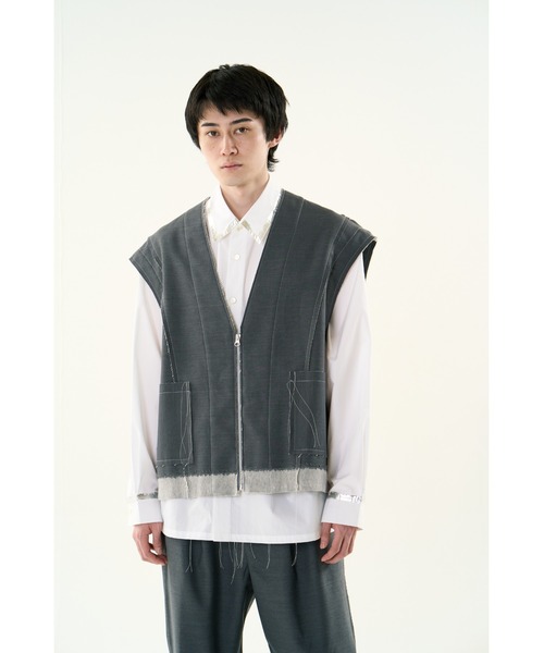 DISCOVERED（ディスカバード）の「SUITS SWEAT VEST（ベスト・メンズ・グレー・SMALL/LARGE）」の2枚目の写真