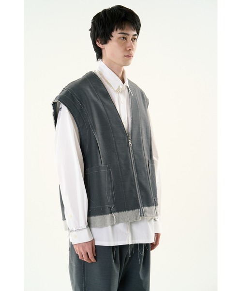 DISCOVERED（ディスカバード）の「SUITS SWEAT VEST（ベスト・メンズ・グレー・SMALL/LARGE）」の3枚目の写真