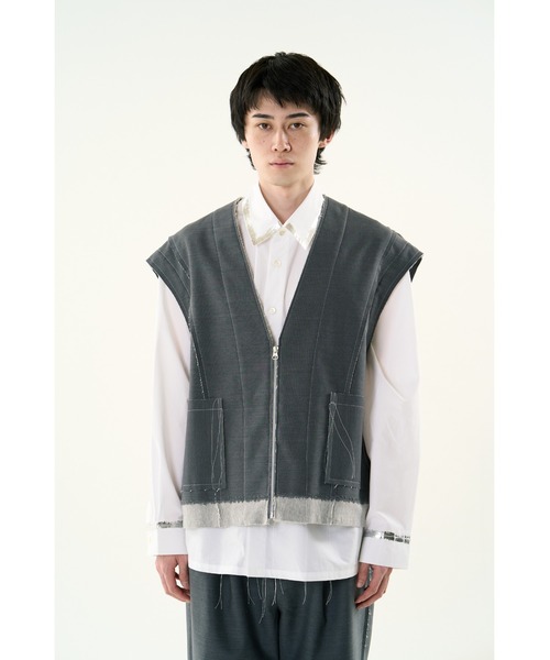 DISCOVERED（ディスカバード）の「SUITS SWEAT VEST（ベスト・メンズ・グレー・SMALL/LARGE）」の4枚目の写真
