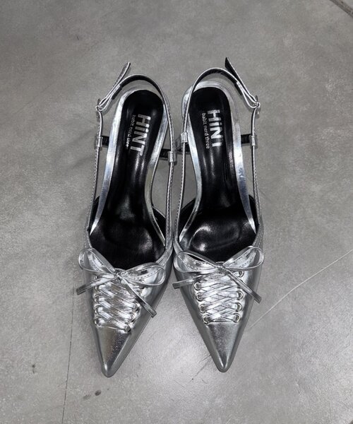 WHO'S WHO gallery（フーズフーギャラリー）の「WEB限定【HiNT/ヒント】レースアップミュール（パンプス・レディース・シルバー/ブラック・39/38）」の10枚目の写真