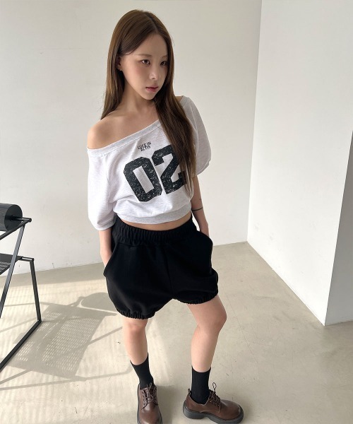 4INT.(フォイント)の「アーバン シャーリング スウェット パンプキン ショートパンツ(その他パンツ・レディース・ブラック/グレー・FREE)」の6枚目の写真