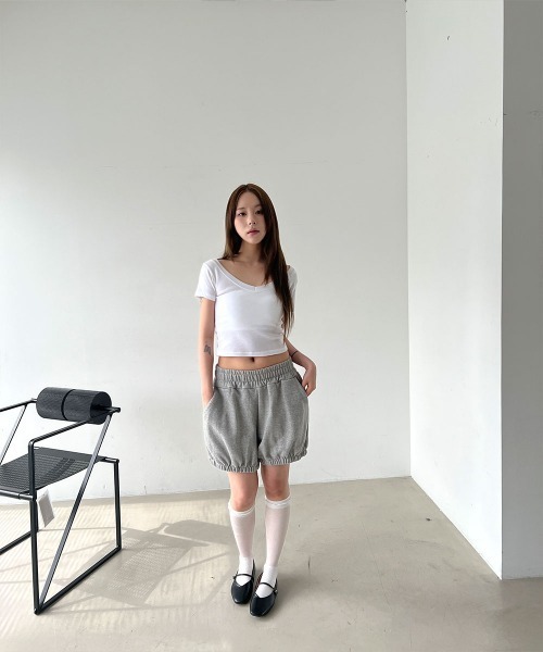 4INT.(フォイント)の「アーバン シャーリング スウェット パンプキン ショートパンツ(その他パンツ・レディース・ブラック/グレー・FREE)」の14枚目の写真