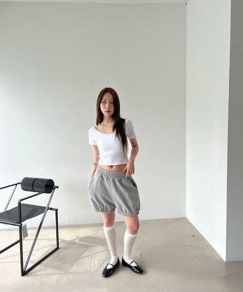 4INT.(フォイント)の「アーバン シャーリング スウェット パンプキン ショートパンツ(その他パンツ・レディース・ブラック/グレー・FREE)」の15枚目の写真