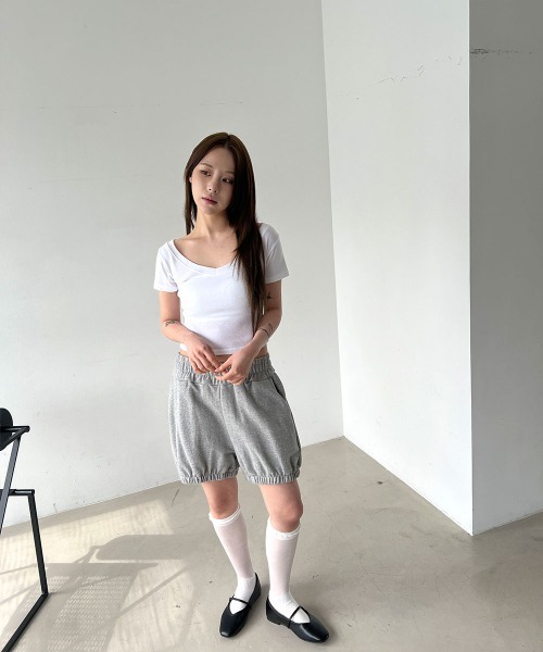 4INT.(フォイント)の「アーバン シャーリング スウェット パンプキン ショートパンツ(その他パンツ・レディース・ブラック/グレー・FREE)」の16枚目の写真
