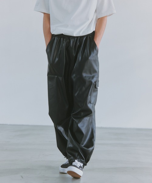 MILITARY(ミリタリー)の「【SETUP7】PU Cargo Trousers / PUレザーカーゴパンツ ワイドシルエット(カーゴパンツ・メンズ・ブラック/グレー/ブラウン・M/L)」の4枚目の写真