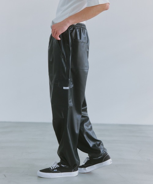 MILITARY(ミリタリー)の「【SETUP7】PU Cargo Trousers / PUレザーカーゴパンツ ワイドシルエット(カーゴパンツ・メンズ・ブラック/グレー/ブラウン・M/L)」の5枚目の写真