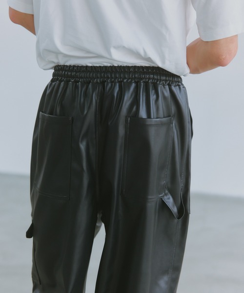 MILITARY(ミリタリー)の「【SETUP7】PU Cargo Trousers / PUレザーカーゴパンツ ワイドシルエット(カーゴパンツ・メンズ・ブラック/グレー/ブラウン・M/L)」の6枚目の写真