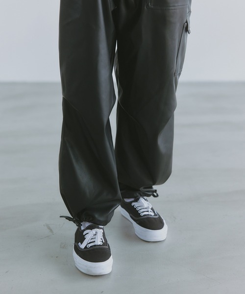 MILITARY(ミリタリー)の「【SETUP7】PU Cargo Trousers / PUレザーカーゴパンツ ワイドシルエット(カーゴパンツ・メンズ・ブラック/グレー/ブラウン・M/L)」の7枚目の写真