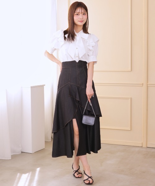 AND COUTURE(アンドクチュール)の「デニムライクレイヤードフリルスカート(スカート・レディース・ネイビー/ブルー/ブラック・SMALL/MEDIUM)」の2枚目の写真