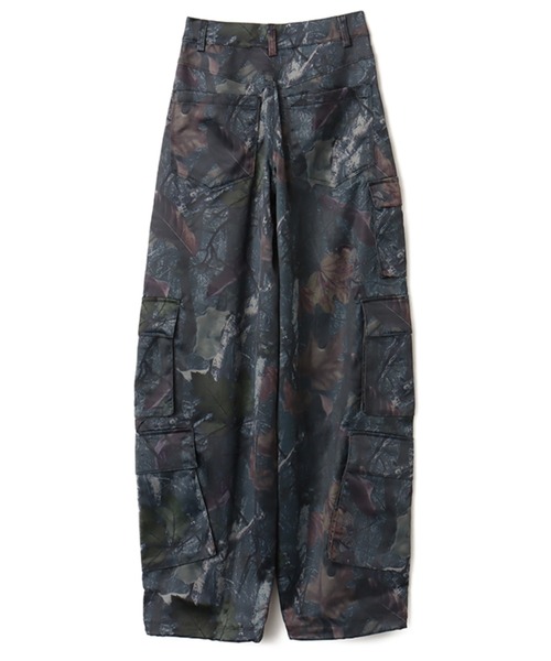 adidas(アディダス)の「adidas LEAF CAMO PRINT SATIN CARGO PANTS / アディダス リーフ カモフラージュプリント サテン カーゴパンツ(カーゴパンツ・レディース・ブラック・24inch/25inch/23inch)」の8枚目の写真