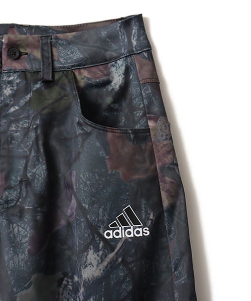 adidas(アディダス)の「adidas LEAF CAMO PRINT SATIN CARGO PANTS / アディダス リーフ カモフラージュプリント サテン カーゴパンツ(カーゴパンツ・レディース・ブラック・24inch/25inch/23inch)」の3枚目の写真