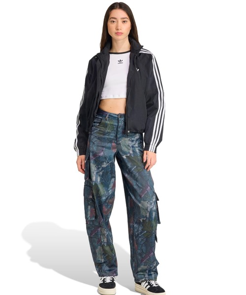 adidas（アディダス）の「adidas LEAF CAMO PRINT SATIN CARGO PANTS