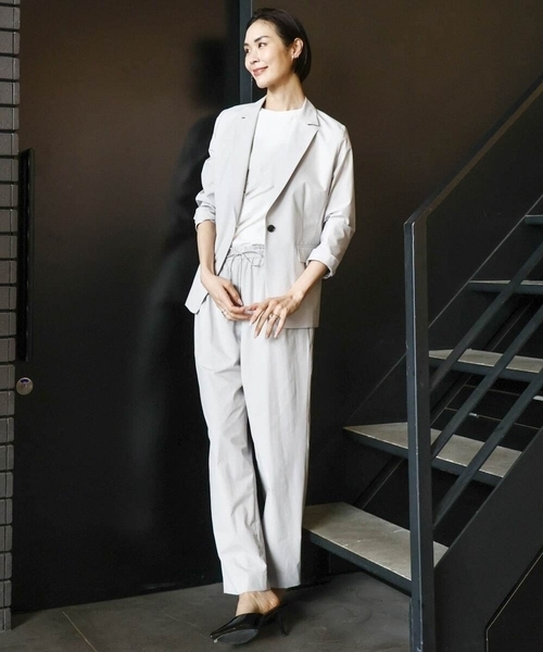 MICHEL KLEIN（ミッシェル・クラン）の「[機能性素材]ストレッチテーラードジャケット(セットアップ対応/裏地なし)（テーラードジャケット・レディース・チャコールグレー/ライトグレー・40/38）」の3枚目の写真