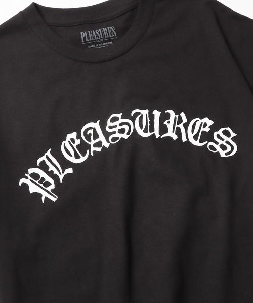 PLEASURES レボリューション ロゴ クルーネック Tシャツ 関税込 PLEASURES/プレジャーズ×N.E.R.D./ナード ROCKSTAR T-SHIRTT