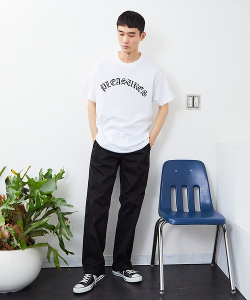 セール】PLEASURES/プレジャーズ OLD E LOGO T-SHIRT フロント