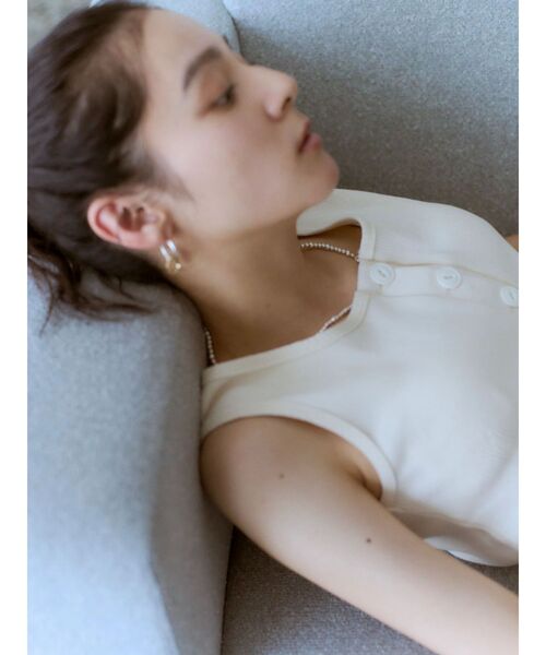 Ungrid（アングリッド）の「ヘンリーネックデザインタンクトップ（タンクトップ・レディース・アイボリー/チャコールグレー・FREE）」の7枚目の写真