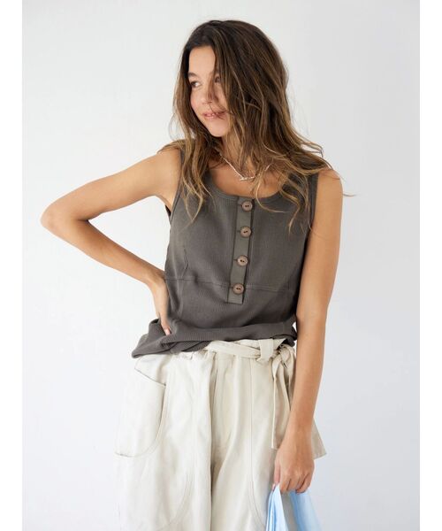 Ungrid（アングリッド）の「ヘンリーネックデザインタンクトップ（タンクトップ・レディース・アイボリー/チャコールグレー・FREE）」の9枚目の写真