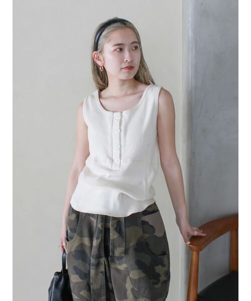 Ungrid（アングリッド）の「ヘンリーネックデザインタンクトップ（タンクトップ・レディース・アイボリー/チャコールグレー・FREE）」の12枚目の写真