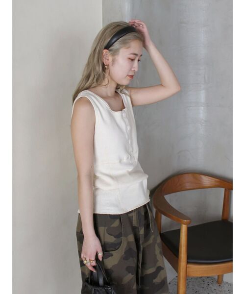 Ungrid（アングリッド）の「ヘンリーネックデザインタンクトップ（タンクトップ・レディース・アイボリー/チャコールグレー・FREE）」の14枚目の写真