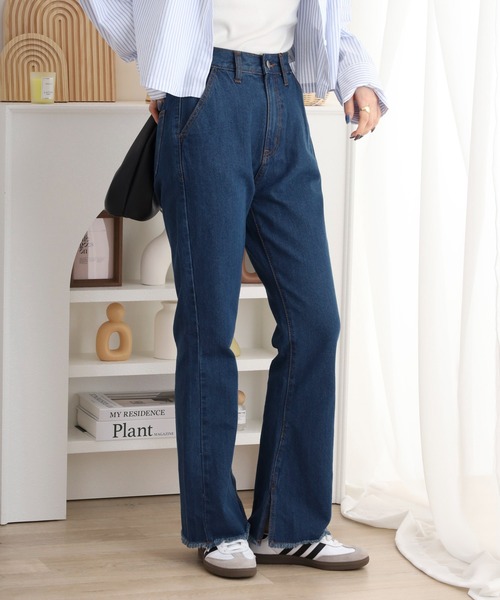 atONE（アットワン）の「コットンデニムフレアパンツ（デニムパンツ・レディース・ダークネイビー/ネイビー/ライトブルー・M/L/LL）」の6枚目の写真