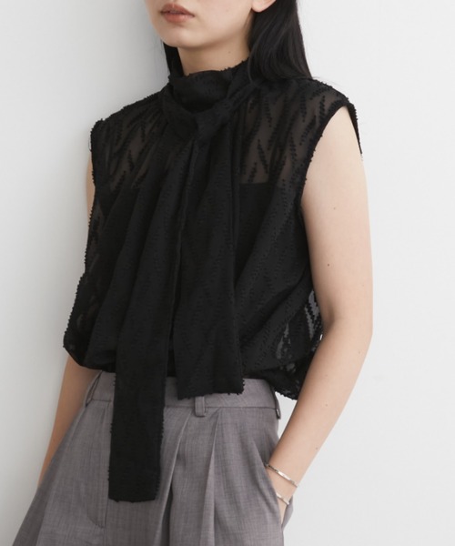 Aunt Marie's(アントマリーズ)の「シアーボウタイノースリトップス(シャツ/ブラウス・レディース・ライトブルー/ブラック/アイボリー・FREE)」の3枚目の写真