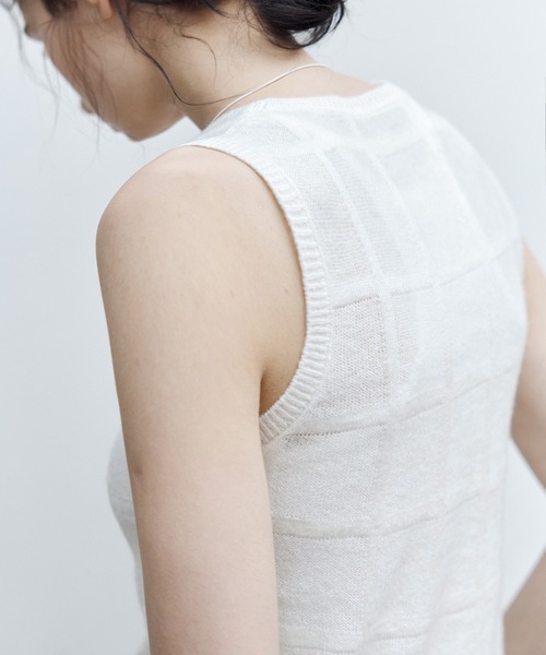 tageechita(タジチタ)の「【tageechita】シアーチェック ノースリーブニット(ニット/セーター・レディース・アイボリー・S/M/L)」の11枚目の写真