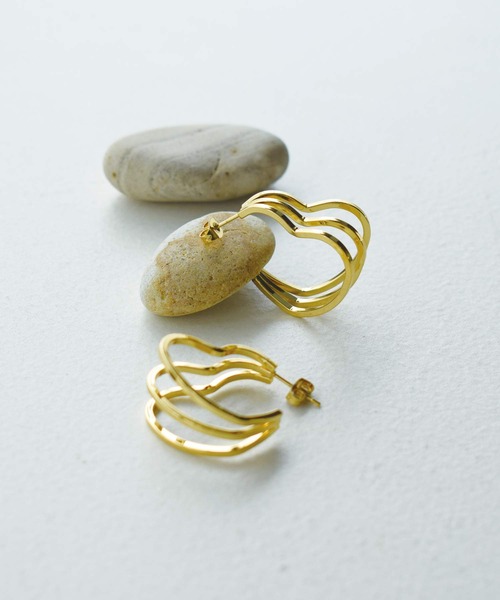 PICCIN(ピッチン)の「トリプルハートピアス(ピアス(両耳用)・レディース・ゴールド/シルバー・FREE)」の2枚目の写真