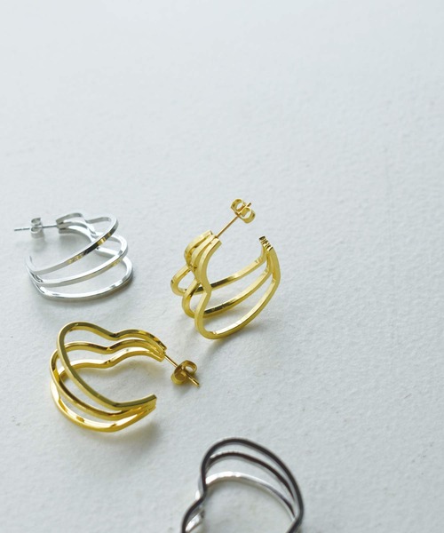 PICCIN(ピッチン)の「トリプルハートピアス(ピアス(両耳用)・レディース・ゴールド/シルバー・FREE)」の4枚目の写真