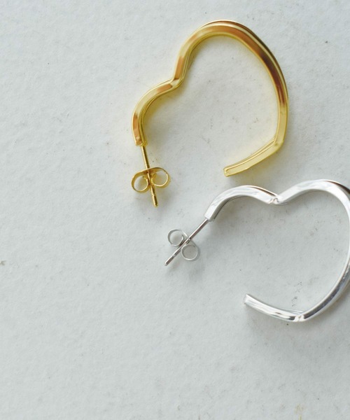 PICCIN(ピッチン)の「トリプルハートピアス(ピアス(両耳用)・レディース・ゴールド/シルバー・FREE)」の5枚目の写真