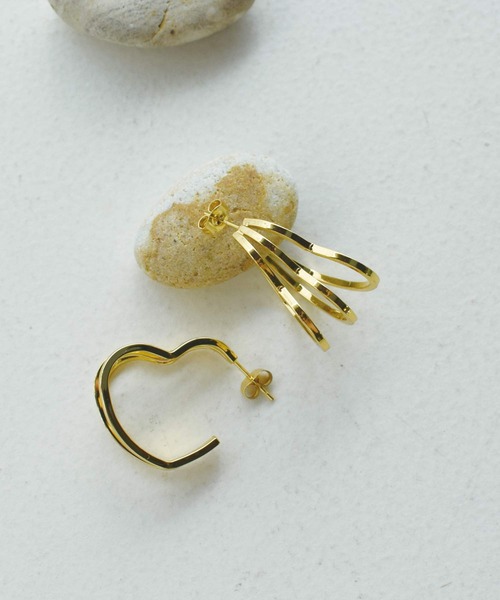 PICCIN(ピッチン)の「トリプルハートピアス(ピアス(両耳用)・レディース・ゴールド/シルバー・FREE)」の8枚目の写真