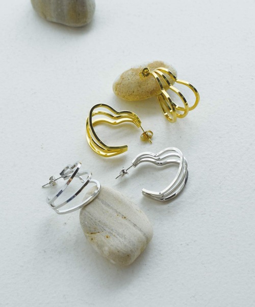 PICCIN(ピッチン)の「トリプルハートピアス(ピアス(両耳用)・レディース・ゴールド/シルバー・FREE)」の9枚目の写真