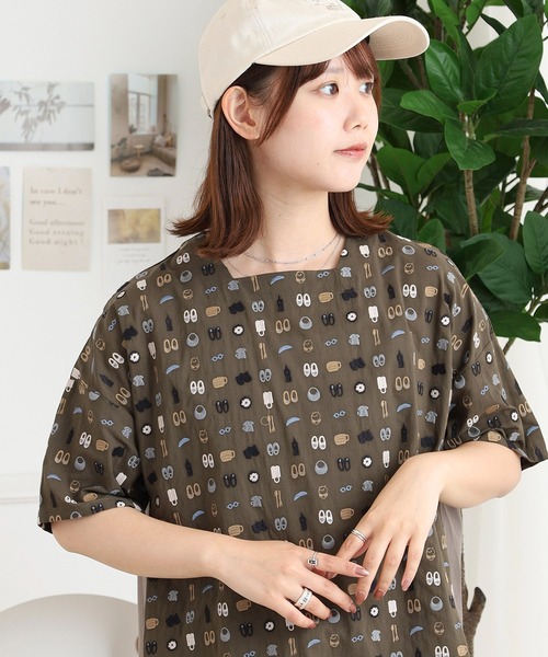 Emago(イマゴ)の「EMAGO お出かけ総柄刺繍スクエアブラウス(シャツ/ブラウス・レディース・ブラック/グレー/カーキ・FREE)」の3枚目の写真