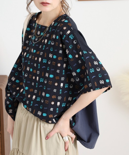 Emago(イマゴ)の「EMAGO お出かけ総柄刺繍スクエアブラウス(シャツ/ブラウス・レディース・ブラック/グレー/カーキ・FREE)」の6枚目の写真