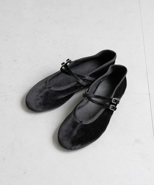 A part by（アパートバイ）の「ベロアシューズ（バレエシューズ・レディース・ブラウン/ブラック・MEDIUM/LARGE）」の2枚目の写真