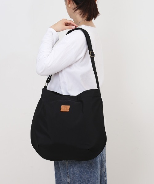 BACKYARD FAMILY（バックヤードファミリー）の「kippis キッピス バルーンショルダー（ショルダーバッグ・レディース・ベージュ/セージグリーン/ブラック/チャコール・FREE）」の5枚目の写真