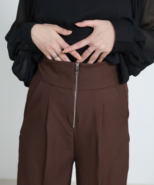 select MOCA（セレクトモカ）の「フロントファスナーハイウエストタックパンツ（スラックス・レディース・ブラウン/ブラック/グレイッシュベージュ・LARGE/MEDIUM）」の15枚目の写真