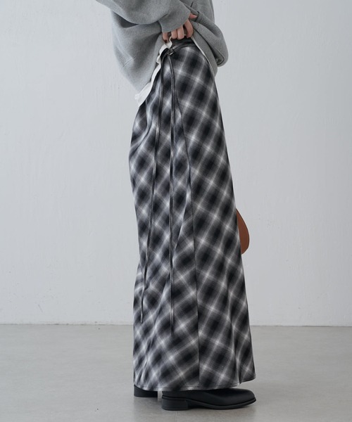 Lui's（ルイス）の「バイアスチェックフレアスカート（スカート・レディース・ブラウン/ブラック・38/36）」の17枚目の写真