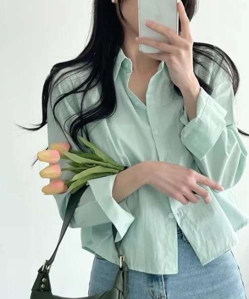 cammie（キャミー）の「ショート丈カラーシャツ（シャツ/ブラウス・レディース・イエロー/ネイビー/ミント/ブルー/ホワイト・LARGE/MEDIUM）」の3枚目の写真