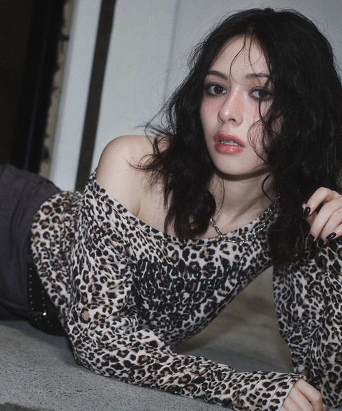 ENVYM（アンビー）の「2WAYシアートップス（Tシャツ/カットソー・レディース・グレー/ブラック/レオパード・FREE）」の5枚目の写真