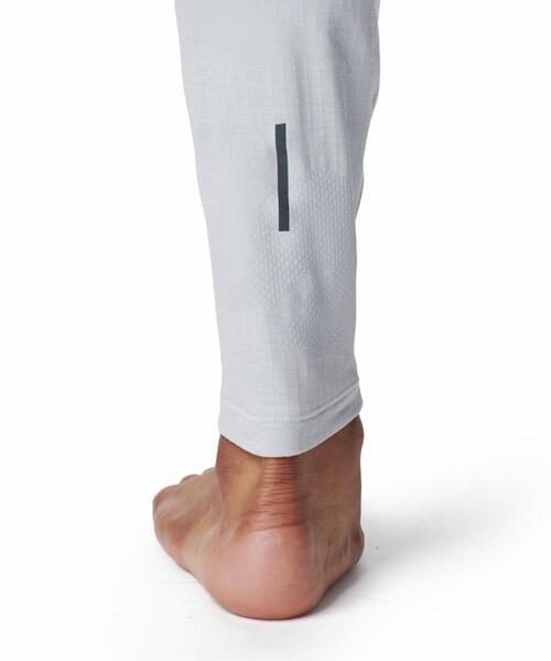 UNDER ARMOUR(アンダーアーマー)の「UAモチベート ジャカード レギンス(トレーニング/メンズ)(レギンス/スパッツ・メンズ・グレー・M/2XL/XL/L)」の11枚目の写真