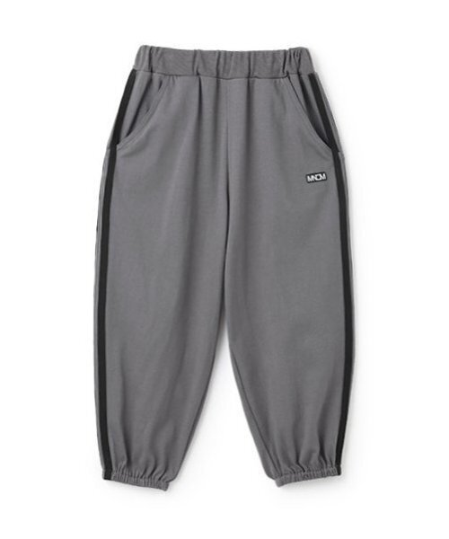 b・ROOM(ビールーム)の「【MNCM】【セットアップ可】【カイテキ天竺】ビッグシルエットサイドラインパンツ(スウェットパンツ・キッズ・ブラック/カーキ/チャコール/ダークブラウン・130cm/140cm/120cm/150cm/110cm)」の8枚目の写真