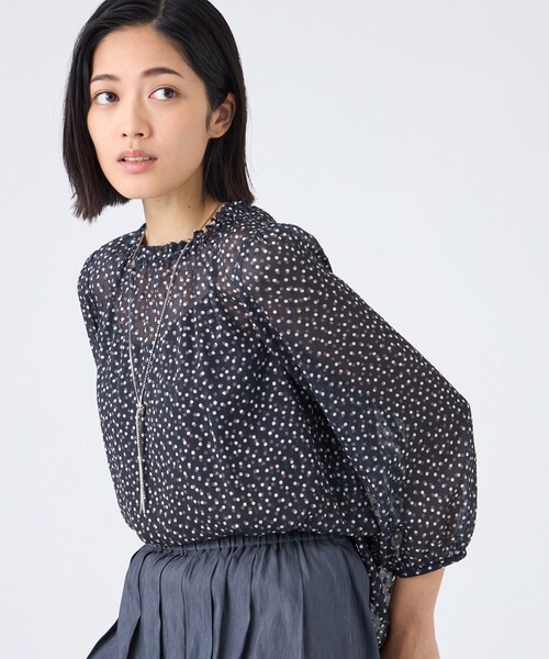 TRANS WORK(トランスワーク)の「【ウォッシャブル】ドットクレープブラウス(シャツ/ブラウス・レディース・グレー系その他2/ネイビー・38/40)」の2枚目の写真