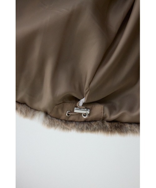 AZUL by moussy（アズールバイマウジー）の「ジップアップファーコート（ブルゾン・レディース・ブラウン/ベージュ系その他・SMALL/MEDIUM）」の9枚目の写真