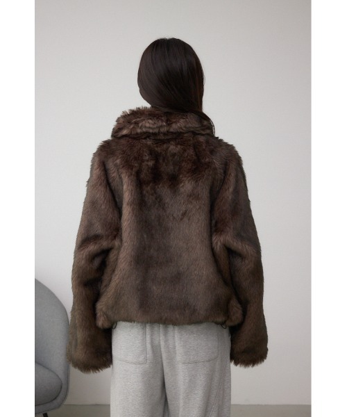 AZUL by moussy（アズールバイマウジー）の「ジップアップファーコート（ブルゾン・レディース・ブラウン/ベージュ系その他・SMALL/MEDIUM）」の8枚目の写真