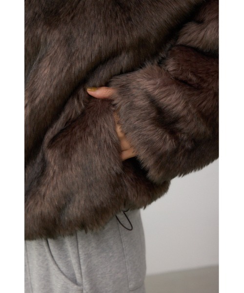 AZUL by moussy（アズールバイマウジー）の「ジップアップファーコート（ブルゾン・レディース・ブラウン/ベージュ系その他・SMALL/MEDIUM）」の14枚目の写真